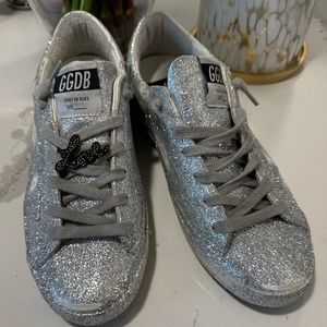 Golden Goose Super-Star Sneaker in silver leather with all-over glitter dust